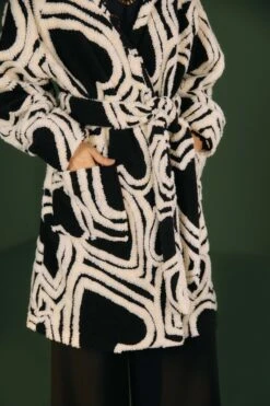 Farm Rio Black And White Wild Hearts Fleece Coat -Farm Rio 302234 03