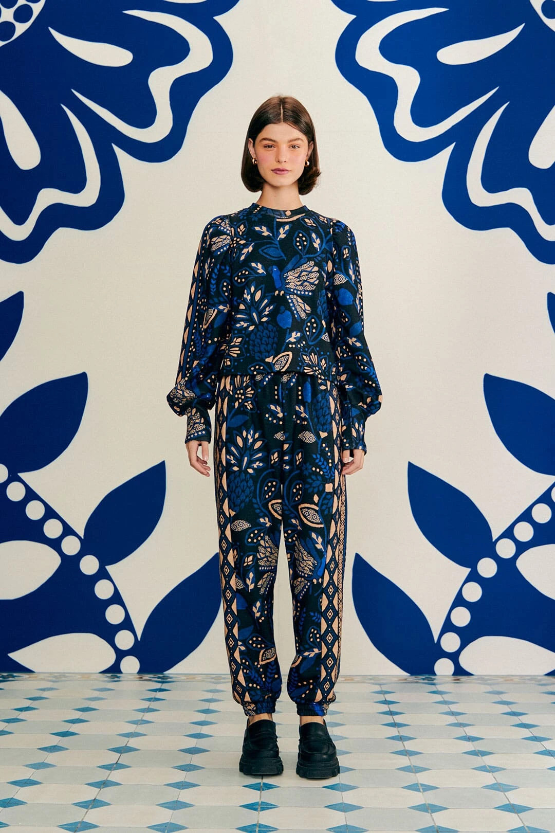 Farm Rio Black Macaw Forest Sweatpants 3 Farm Rio Black Macaw Forest Sweatpants