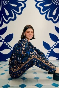 Farm Rio Black Macaw Forest Sweatpants 10 Farm Rio Black Macaw Forest Sweatpants -Farm Rio 303956 03