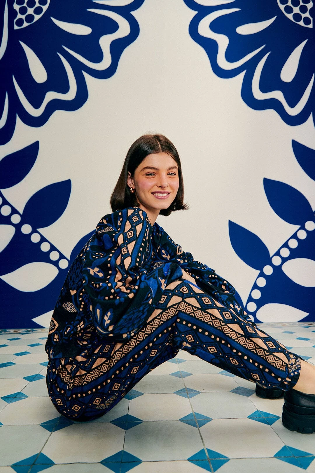 Farm Rio Black Macaw Forest Sweatpants 5 Farm Rio Black Macaw Forest Sweatpants - Image 3