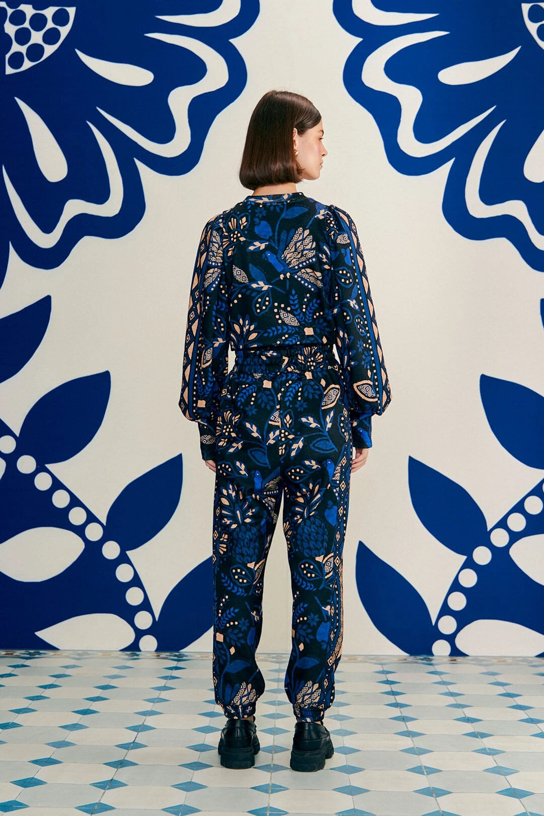 Farm Rio Black Macaw Forest Sweatpants 6 Farm Rio Black Macaw Forest Sweatpants - Image 4