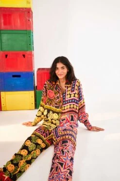 Farm Rio Patchwork Tapestry Smiley® Pants 12 Farm Rio Patchwork Tapestry Smiley® Pants -Farm Rio 305163 01