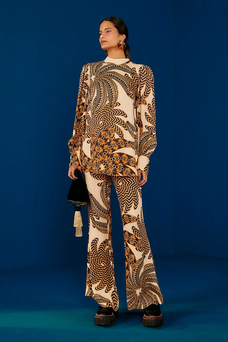 Farm Rio Sand Yawanawa Banana Lenzing™ Ecovero™ Viscose Blouse 4 Farm Rio Sand Yawanawa Banana Lenzing™ Ecovero™ Viscose Blouse - Image 2