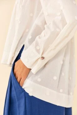 Farm Rio Off-White 3D Flowers Blouse 9 Farm Rio Off-White 3D Flowers Blouse -Farm Rio 306074 03