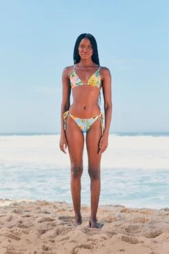 Farm Rio Rio Stamps Side Tie Bikini Bottom 10 Farm Rio Rio Stamps Side Tie Bikini Bottom -Farm Rio 308497 02