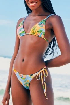 Farm Rio Rio Stamps Side Tie Bikini Bottom 9 Farm Rio Rio Stamps Side Tie Bikini Bottom -Farm Rio 308497 03