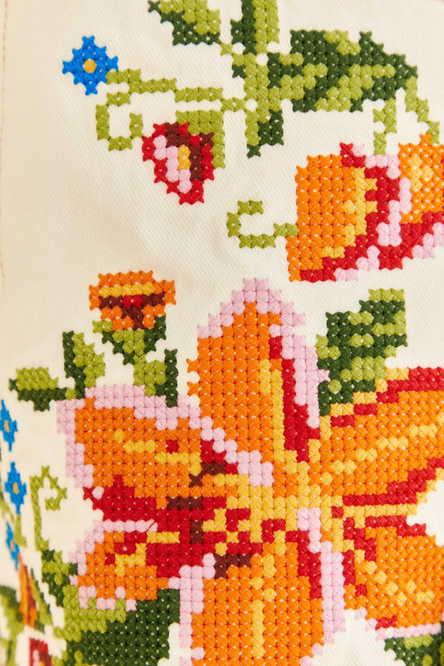 Farm Rio Embroidered Floral Twill Shorts 7 Farm Rio Embroidered Floral Twill Shorts - Image 5