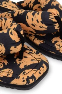 Farm Rio Bananica Puffy Flip Flop 6 Farm Rio Bananica Puffy Flip Flop -Farm Rio 309868 02