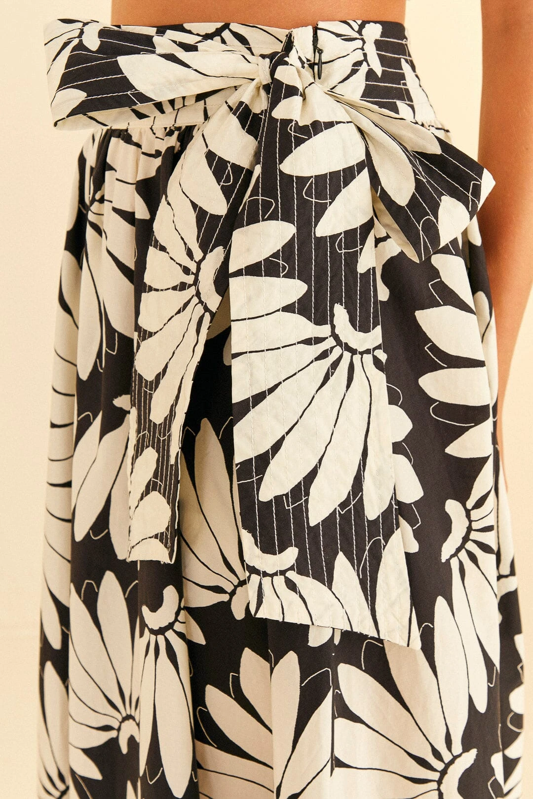 Farm Rio Black Copacabana Bow Midi Skirt 6 Farm Rio Black Copacabana Bow Midi Skirt - Image 4