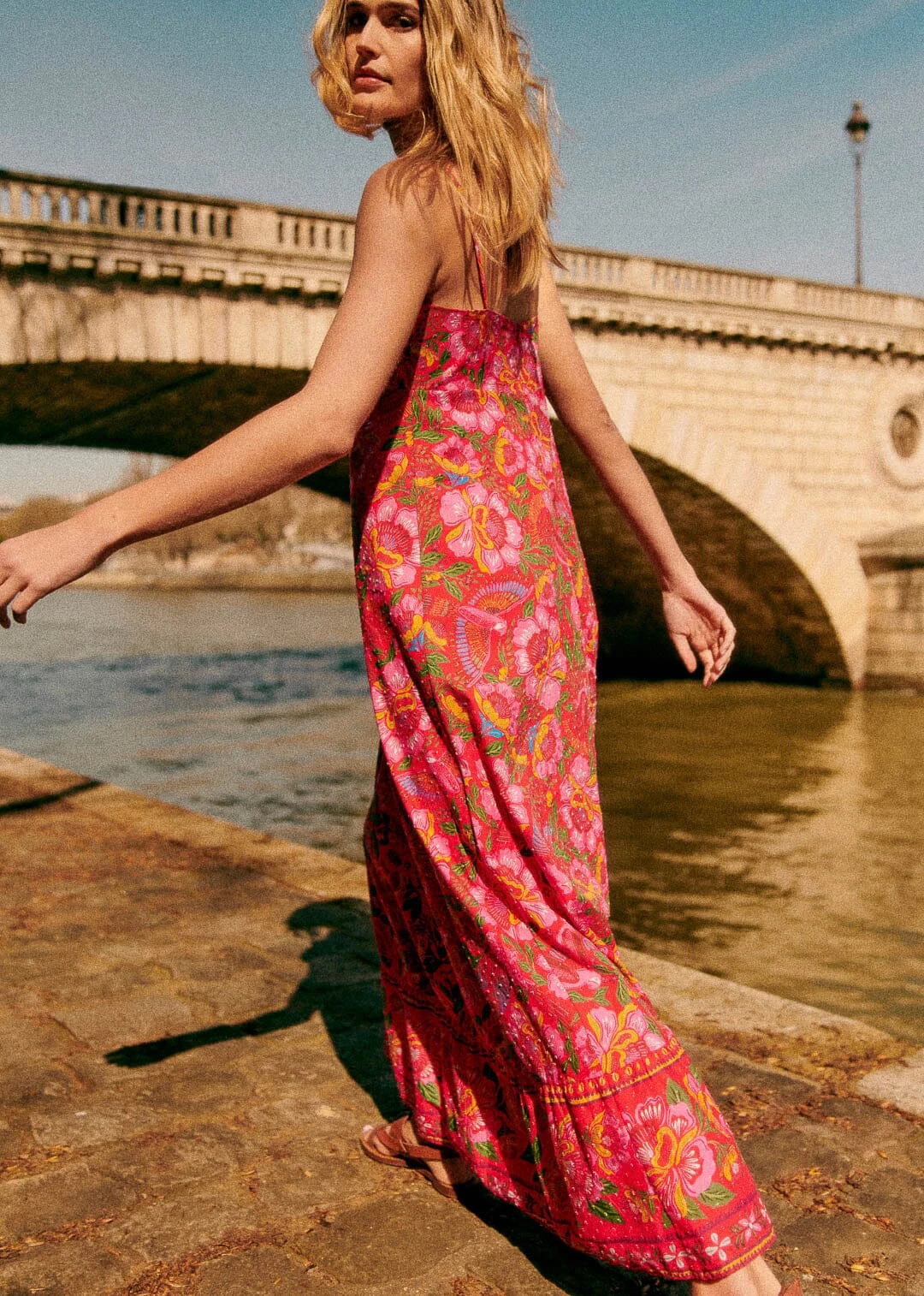 Farm Rio Macaw Flowers Red Jolia Dress 5 Farm Rio Macaw Flowers Red Jolia Dress - Image 3