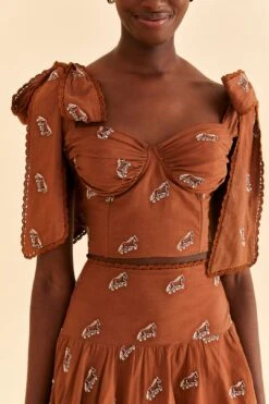 Farm Rio Caramel Embroidered Horses Crop Top 10 Farm Rio Caramel Embroidered Horses Crop Top -Farm Rio 315964 03