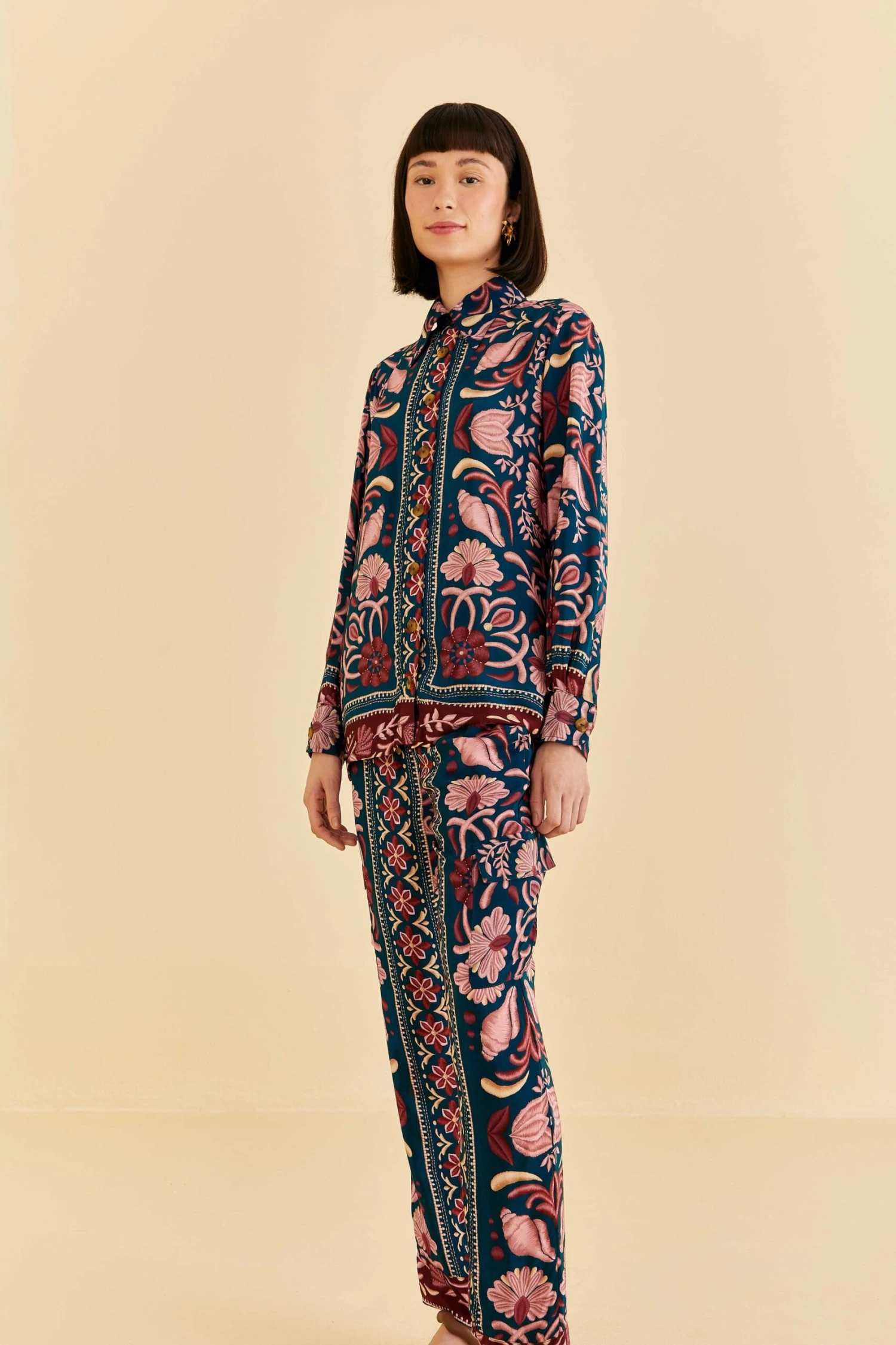 Farm Rio Teal Seashell Tapestry Cargo Pants 4 Farm Rio Teal Seashell Tapestry Cargo Pants - Image 2