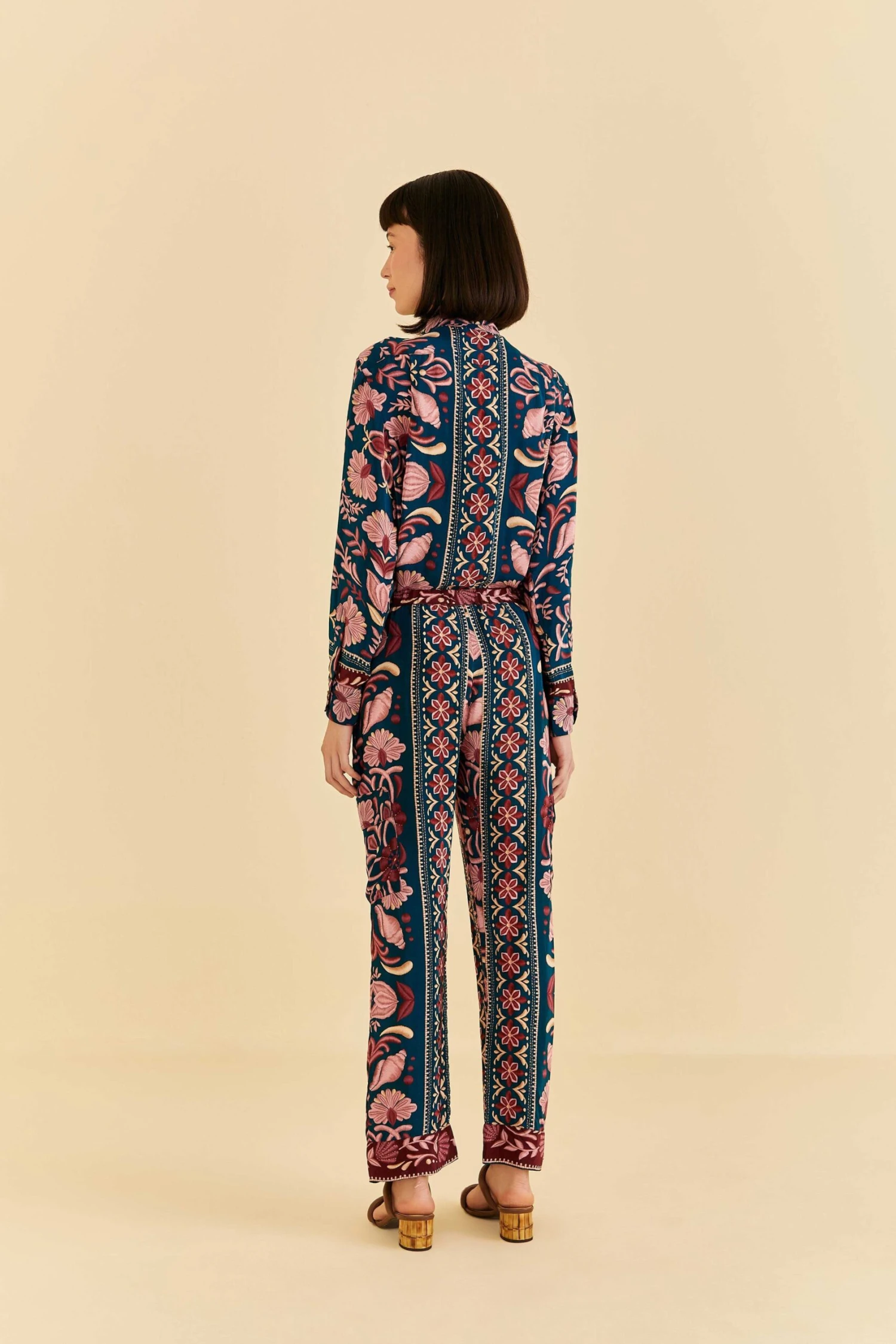 Farm Rio Teal Seashell Tapestry Cargo Pants 6 Farm Rio Teal Seashell Tapestry Cargo Pants - Image 4