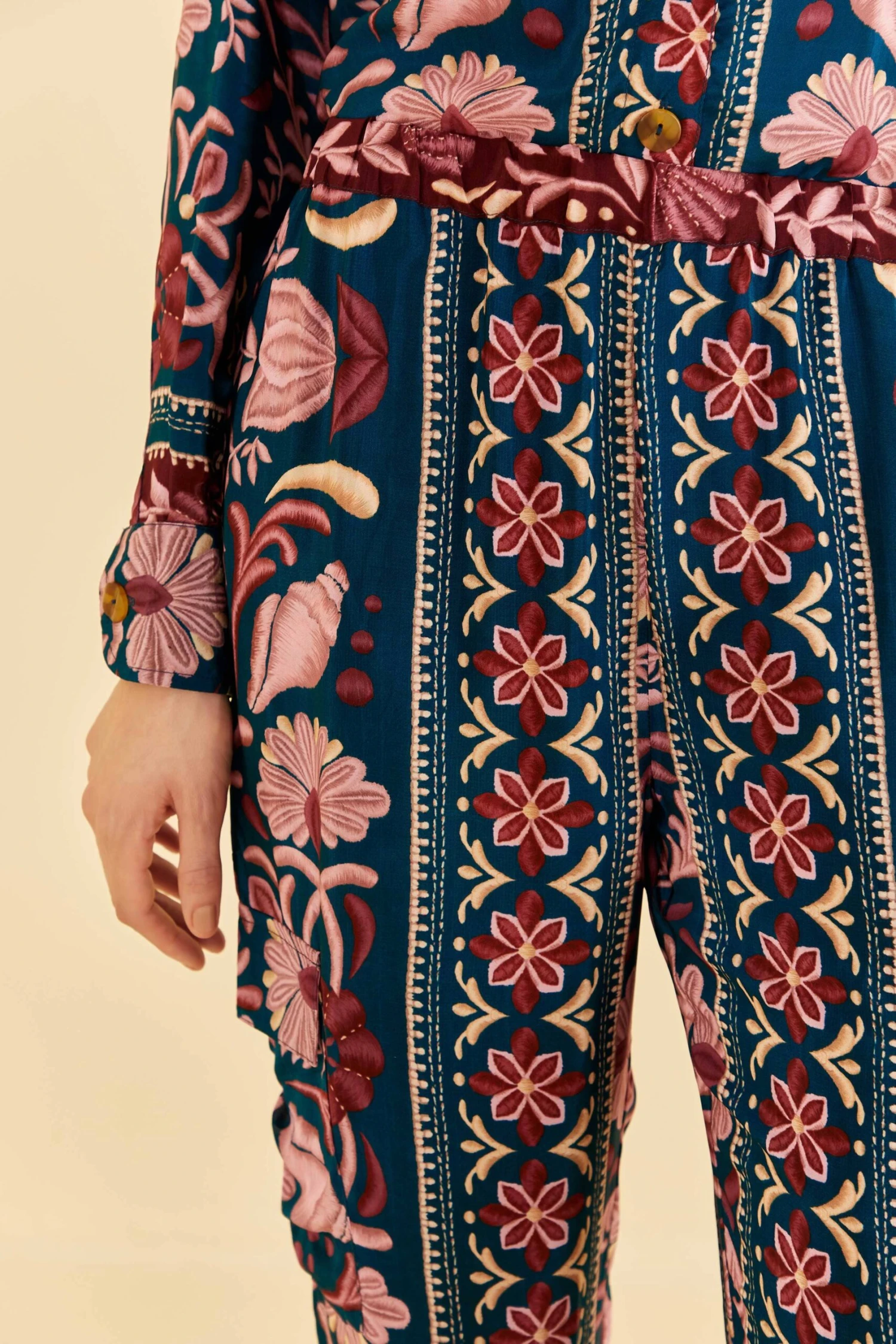 Farm Rio Teal Seashell Tapestry Cargo Pants 7 Farm Rio Teal Seashell Tapestry Cargo Pants - Image 5