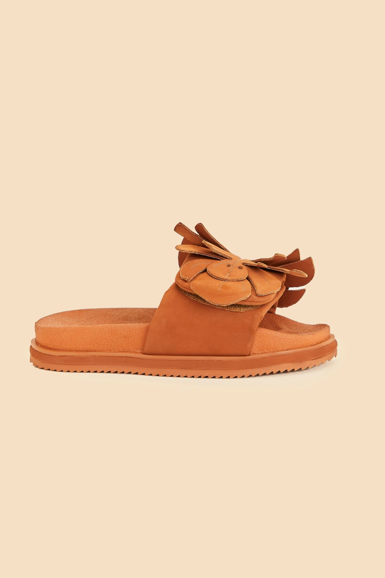 Farm Rio Caramel Monstera Anatomic Slide Sandal 5 Farm Rio Caramel Monstera Anatomic Slide Sandal - Image 3