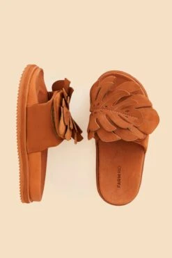 Farm Rio Caramel Monstera Anatomic Slide Sandal 9 Farm Rio Caramel Monstera Anatomic Slide Sandal -Farm Rio 321051 04